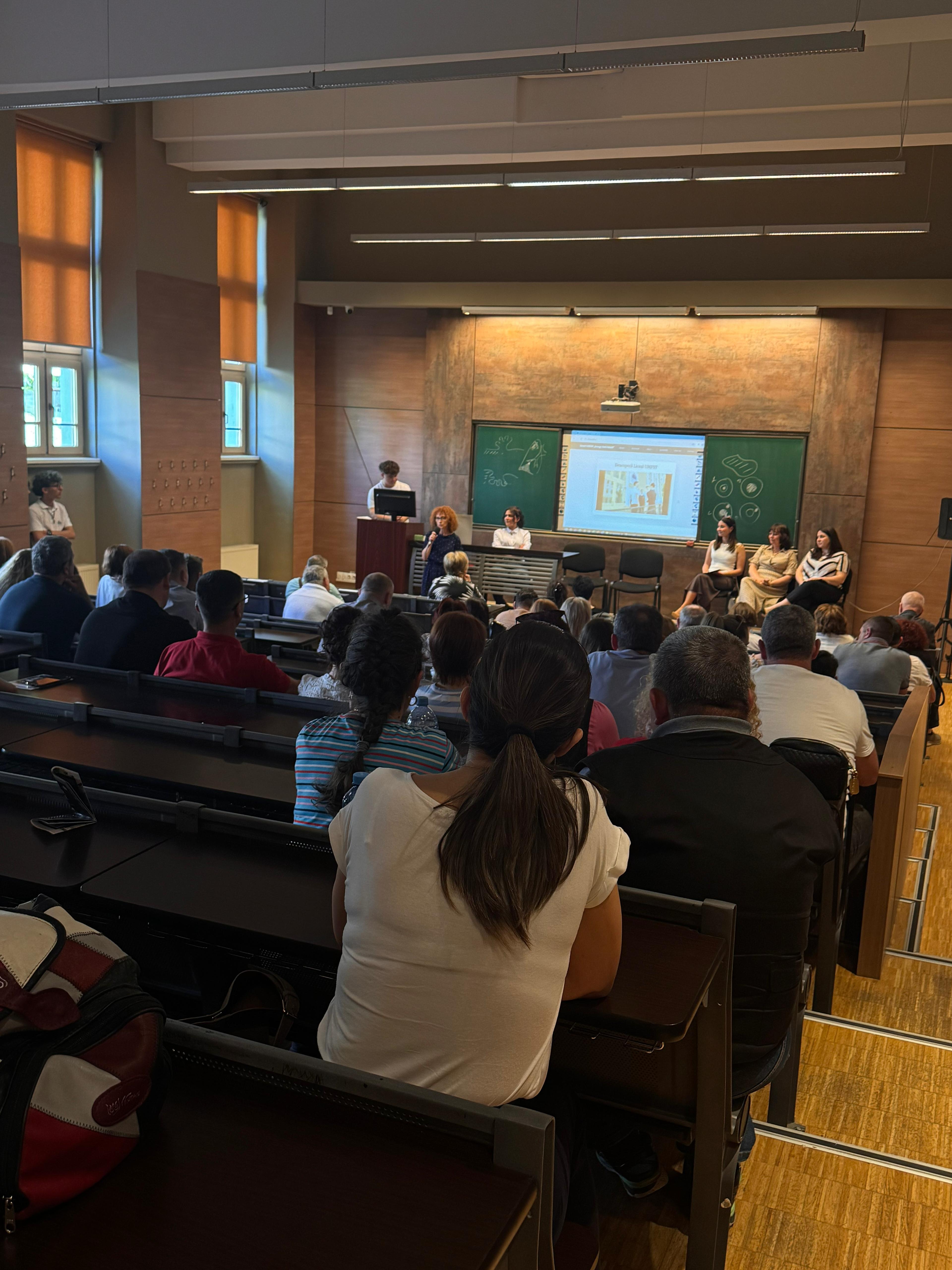 Elevi și profesori UMFST
